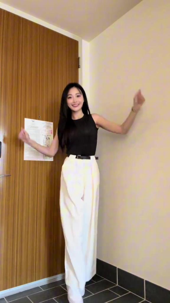 孟超曬自拍：常規(guī)賽正式收官啦，咱們季后賽見(jiàn)啦！