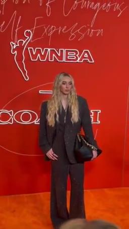 女狀元佩吉強勢登陸WNBA，實力超強，顏值也杠杠的